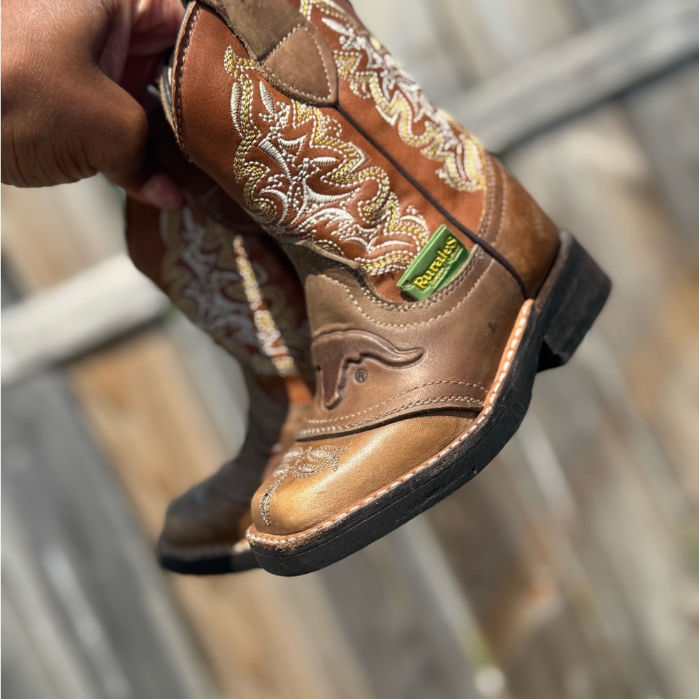 Brown Leather Western Boots with Floral Embroidery
